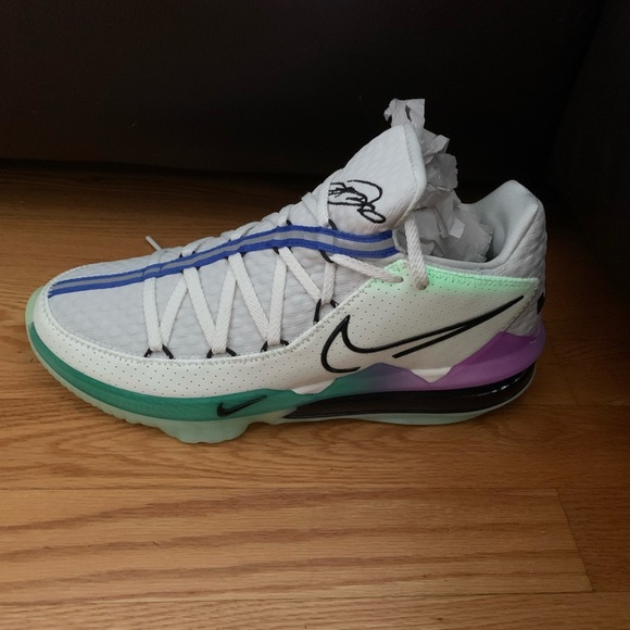 Lebron 17 lows - Picture 5 of 7